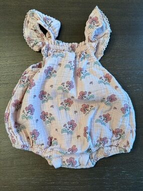 Quincy Mae Bonnie Romper in Vintage Floral